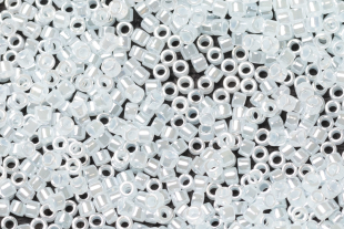 Бисер Япония MIYUKI Delica цилиндрический 11/0 5г DB-0239 светло-аквамарин с цветной линией блестящий кристалл